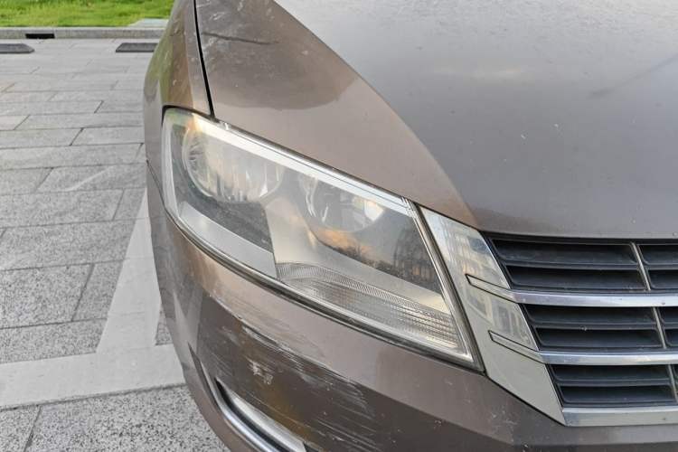 Used Volkswagen Gran Lavida 2013 1.6L Automatic Comfort Model Right Front Headlight