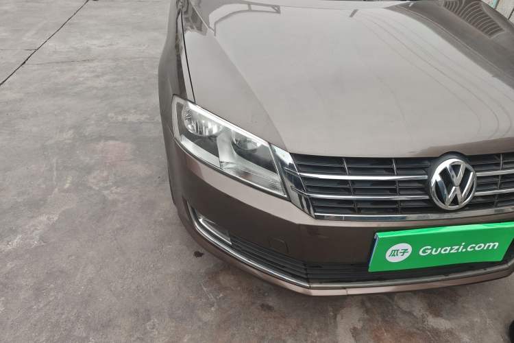 Used Volkswagen Gran Lavida 2013 1.6L Manual Comfort Model Right Front Headlight