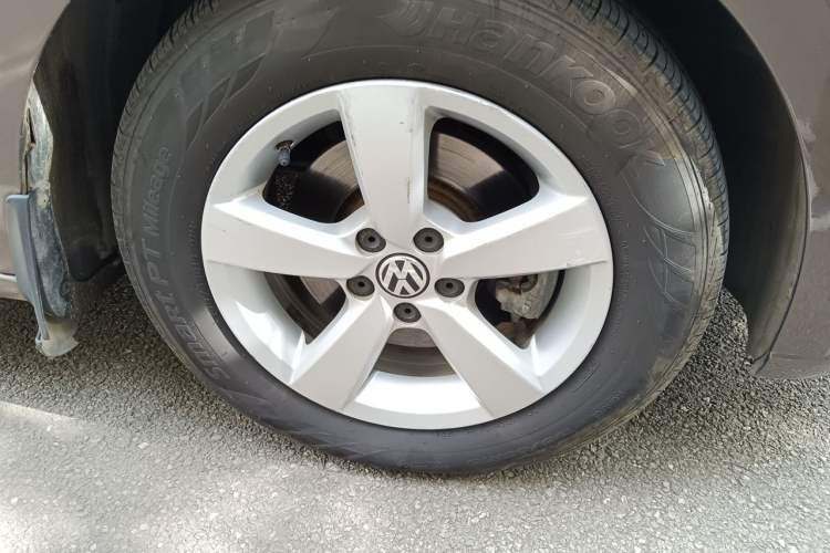 Used Volkswagen Gran Lavida 2013 1.6L Automatic Fashion Model Right Front Wheel Hub