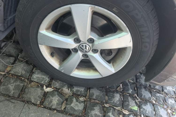Used Volkswagen Gran Lavida 2013 1.6L Manual Fashion Model Right Front Wheel Hub