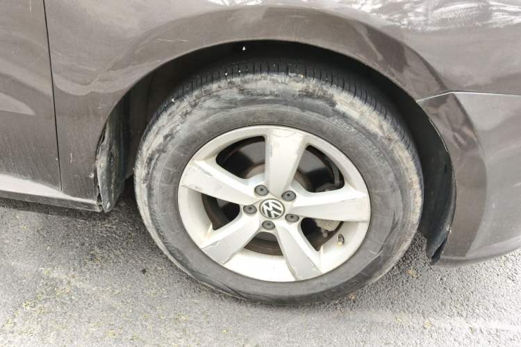 Used Volkswagen Gran Lavida 2013 1.6L Automatic Fashion Model Right Front Wheel Hub