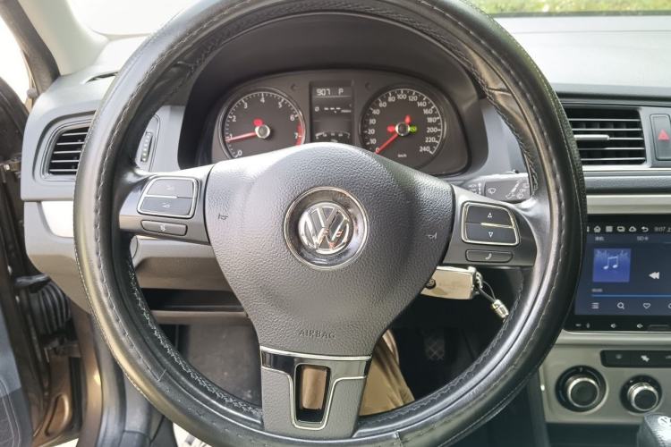 Used Volkswagen Gran Lavida 2013 1.6L Automatic Fashion Model Steering Wheel