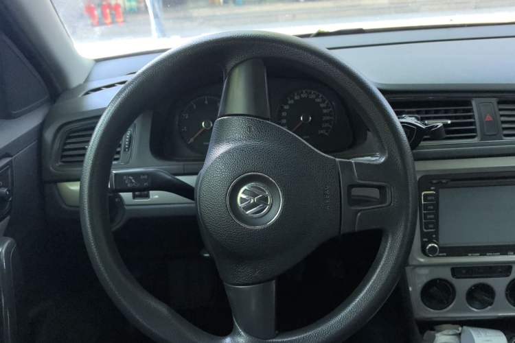 Used Volkswagen Gran Lavida 2013 1.6L Manual Fashion Model Steering Wheel