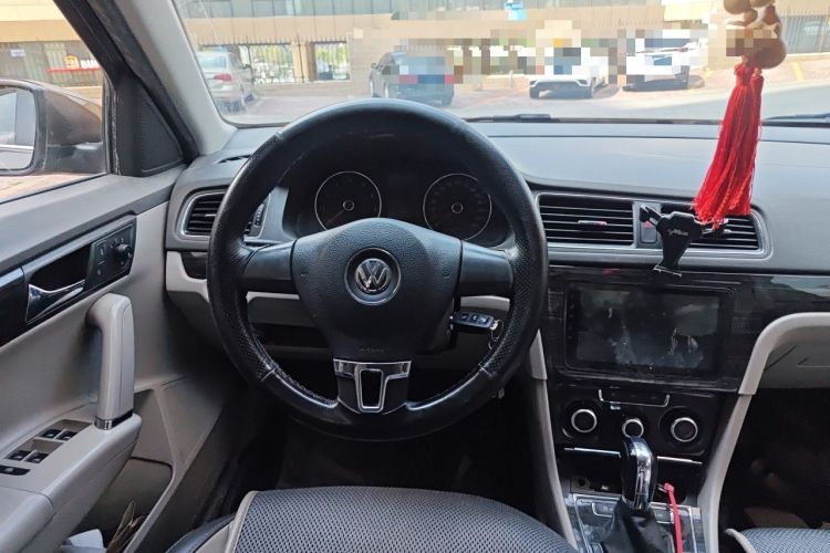 Used Volkswagen Gran Lavida 2013 1.6L Automatic Comfort Model Steering Wheel