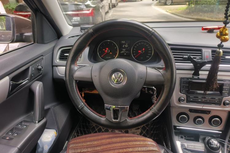 Used Volkswagen Gran Lavida 2013 1.6L Manual Comfort Model Steering Wheel
