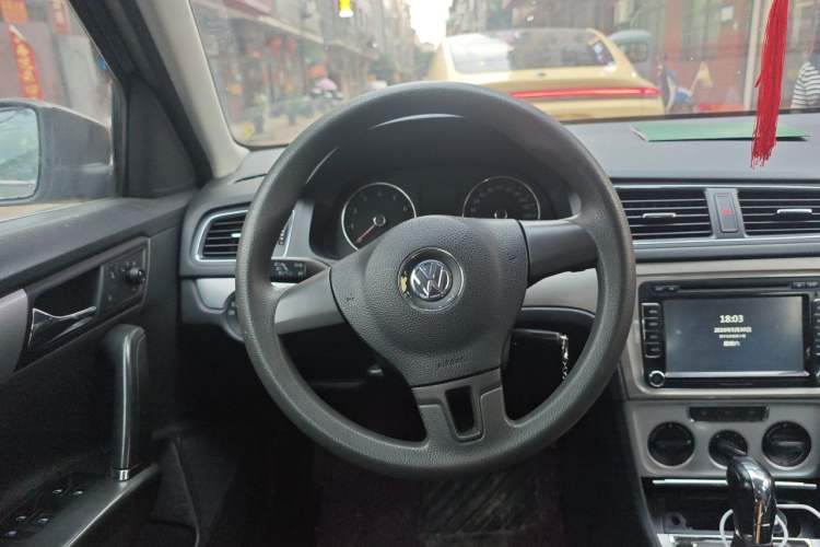 Used Volkswagen Gran Lavida 2013 1.6L Automatic Comfort Model Steering Wheel