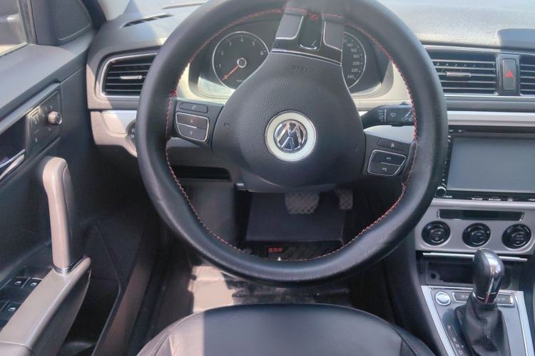 Used Volkswagen Gran Lavida 2013 1.6L Automatic Luxury Model Steering Wheel