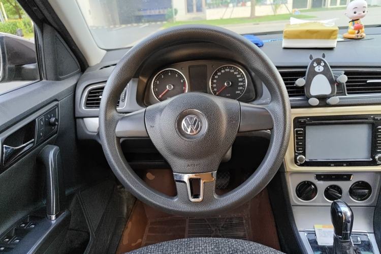 Used Volkswagen Gran Lavida 2013 1.6L Automatic Comfort Model Steering Wheel