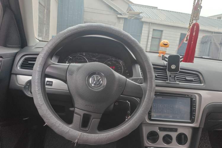 Used Volkswagen Gran Lavida 2013 1.6L Manual Comfort Model Steering Wheel