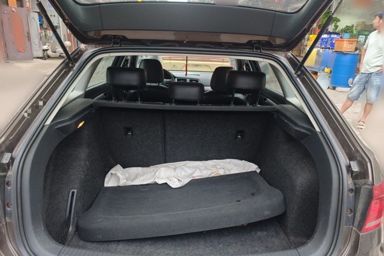 Used Volkswagen Gran Lavida 2013 1.6L Automatic Comfort Model Trunk