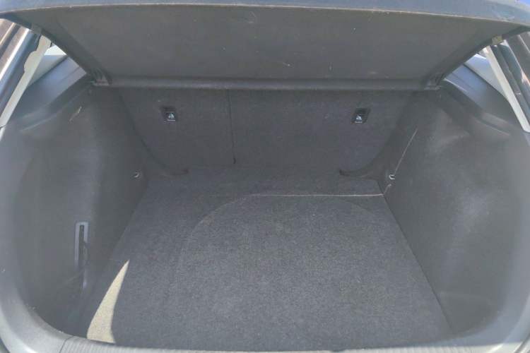 Used Volkswagen Gran Lavida 2013 1.6L Automatic Luxury Model Trunk