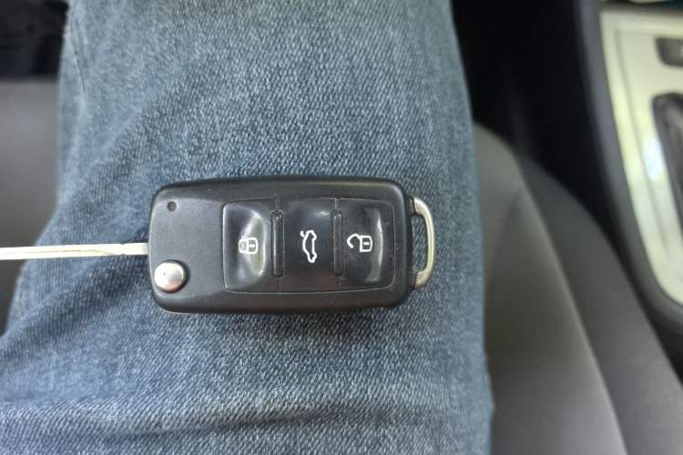 Used Volkswagen Gran Lavida 2013 1.6L Manual Fashion Model Vehicle Key