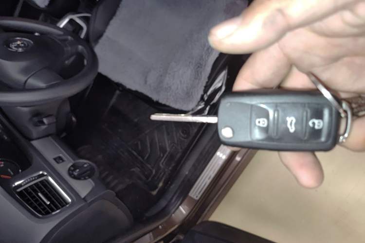 Used Volkswagen Gran Lavida 2013 1.4 TSI Automatic Comfort Model Vehicle Key