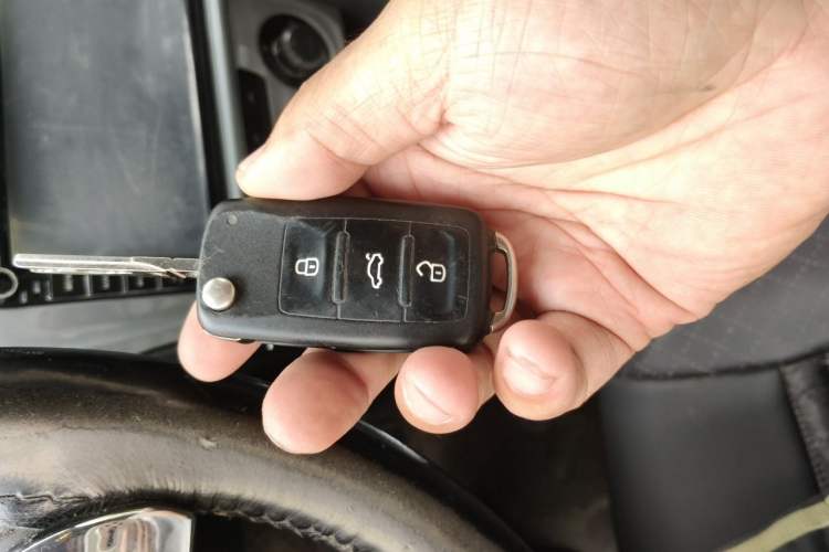 Used Volkswagen Gran Lavida 2013 1.6L Automatic Fashion Model Vehicle Key