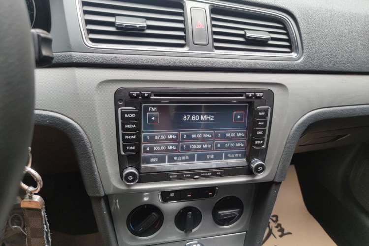 Used Volkswagen Gran Lavida 2013 1.4 TSI Automatic Comfort Model Audio And AC Panel