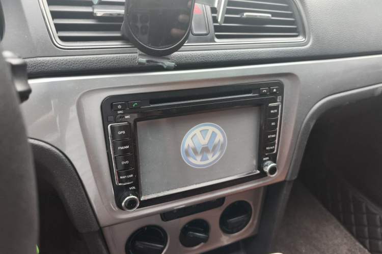 Used Volkswagen Gran Lavida 2013 1.6L Automatic Fashion Model Audio And AC Panel