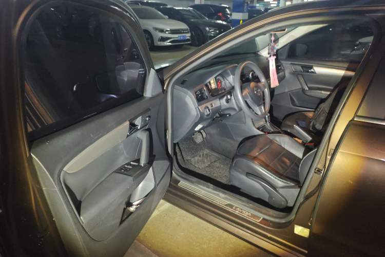 Used Volkswagen Gran Lavida 2013 1.6L Automatic Comfort Model Driver Seat