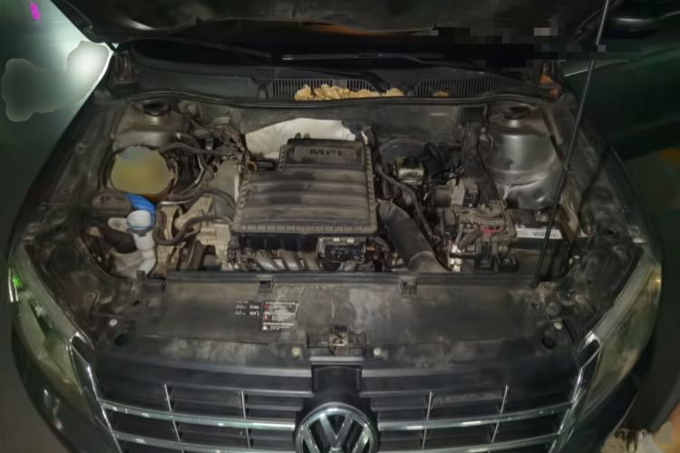Used Volkswagen Gran Lavida 2013 1.6L Automatic Comfort Model Engine Bay