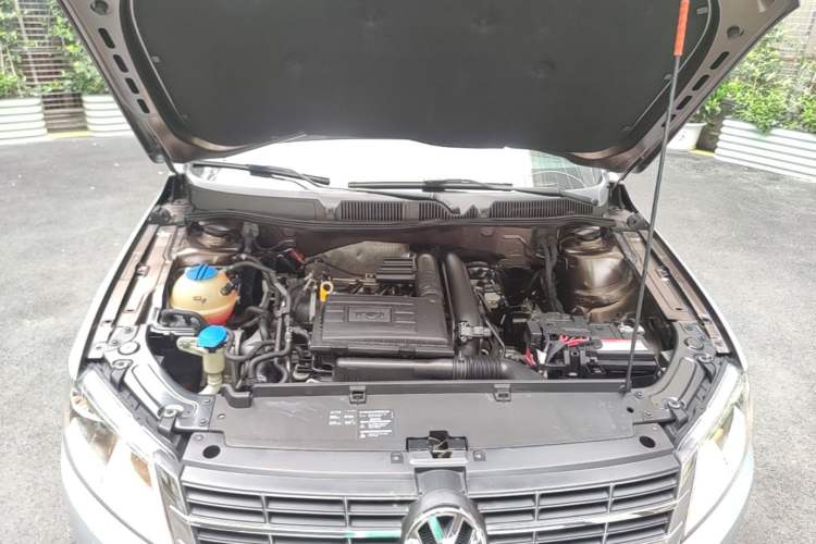 Used Volkswagen Gran Lavida 2013 1.4 TSI Automatic Comfort Model Engine Bay