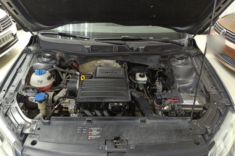 Used Volkswagen Gran Lavida 2013 1.6L Automatic Comfort Model Engine Bay