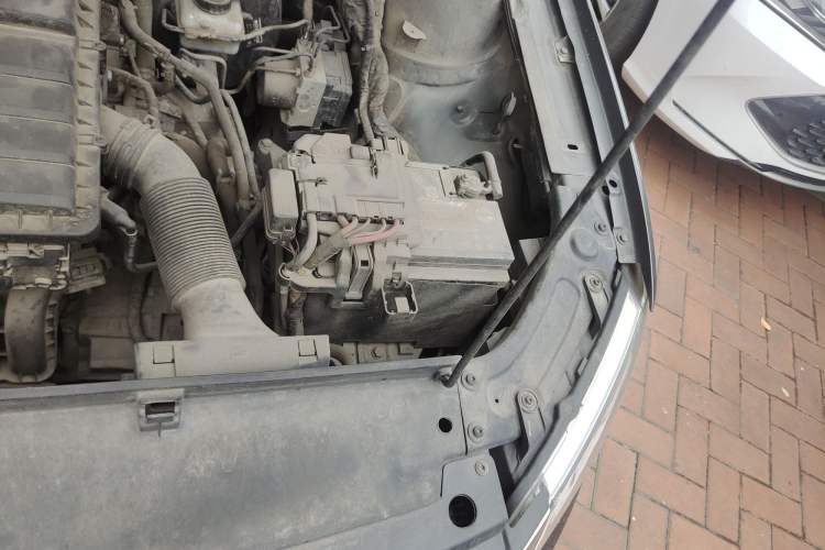 Used Volkswagen Gran Lavida 2013 1.6L Automatic Comfort Model Engine Bay Left