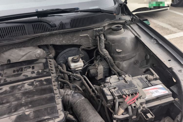 Used Volkswagen Gran Lavida 2013 1.6L Automatic Fashion Model Engine Bay Left
