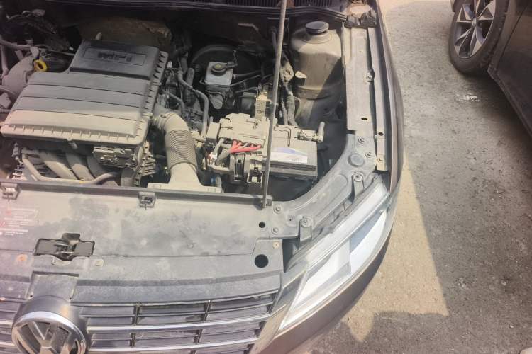 Used Volkswagen Gran Lavida 2013 1.6L Manual Comfort Model Engine Bay Left