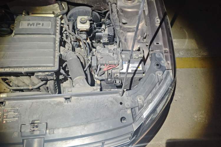 Used Volkswagen Gran Lavida 2013 1.6L Automatic Comfort Model Engine Bay Left