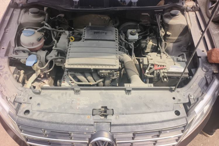 Used Volkswagen Gran Lavida 2013 1.6L Manual Comfort Model Engine Bay