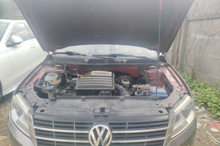 Used Volkswagen Gran Lavida 2013 1.6L Automatic Comfort Model Engine Bay