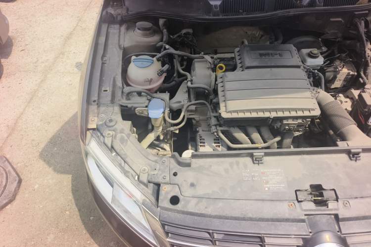 Used Volkswagen Gran Lavida 2013 1.6L Manual Comfort Model Engine Bay Right