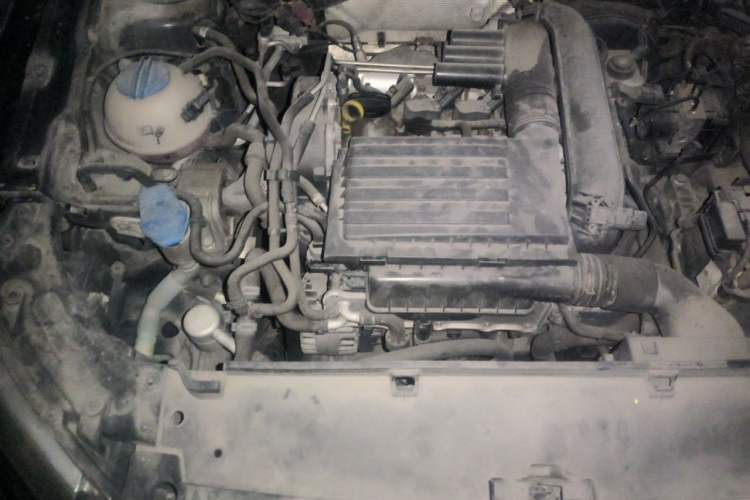 Used Volkswagen Gran Lavida 2013 1.4 TSI Automatic Comfort Model Engine Bay Right