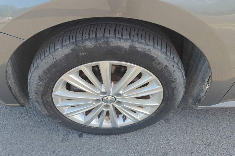 Used Volkswagen Gran Lavida 2013 1.6L Automatic Comfort Model Exterior 8