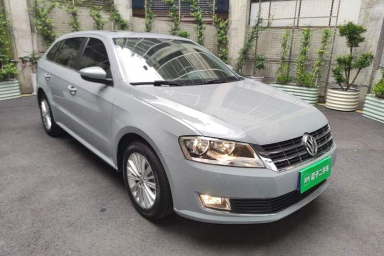 Used Volkswagen Gran Lavida 2013 1.4 TSI Automatic Comfort Model Front Right 45 Deg