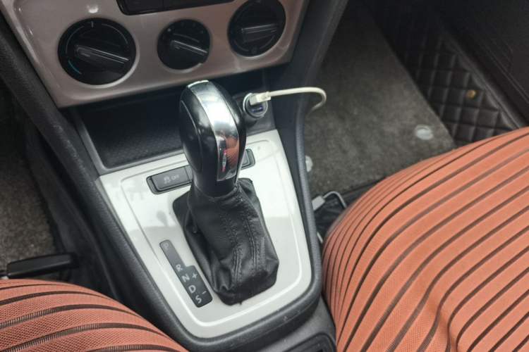 Used Volkswagen Gran Lavida 2013 1.6L Automatic Fashion Model Gear Lever