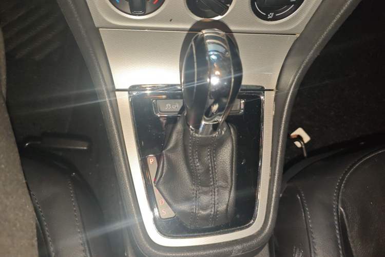 Used Volkswagen Gran Lavida 2013 1.6L Automatic Comfort Model Gear Lever