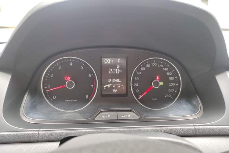 Used Volkswagen Gran Lavida 2013 1.4 TSI Automatic Comfort Model Instrument Cluster