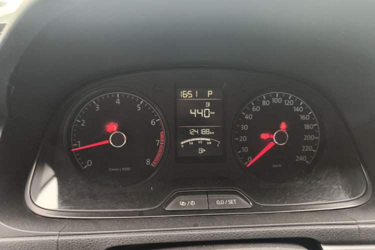 Used Volkswagen Gran Lavida 2013 1.6L Automatic Fashion Model Instrument Cluster