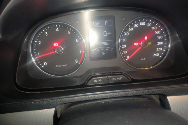 Used Volkswagen Gran Lavida 2013 1.4 TSI Automatic Comfort Model Instrument Cluster