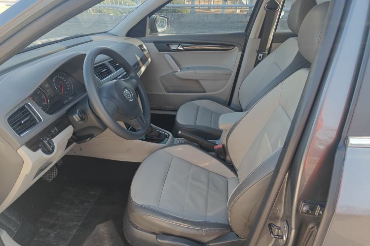 Used Volkswagen Gran Lavida 2013 1.6L Automatic Comfort Model Interior 2