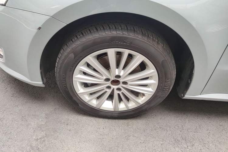 Used Volkswagen Gran Lavida 2013 1.4 TSI Automatic Comfort Model Left Front Wheel Hub