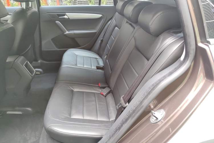 Used Volkswagen Gran Lavida 2013 1.4 TSI Automatic Comfort Model Left Rear Seat