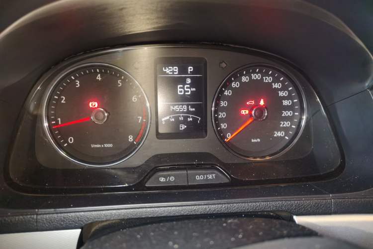Used Volkswagen Gran Lavida 2013 1.6L Automatic Comfort Model Odometer Close Up