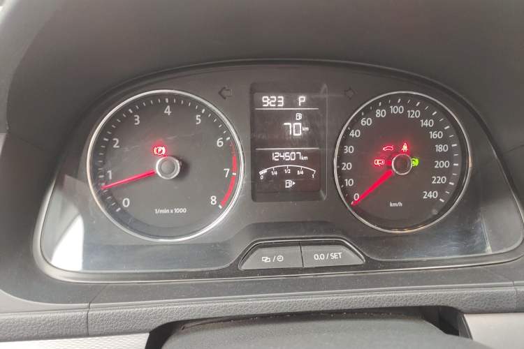 Used Volkswagen Gran Lavida 2013 1.6L Automatic Comfort Model Odometer Close Up