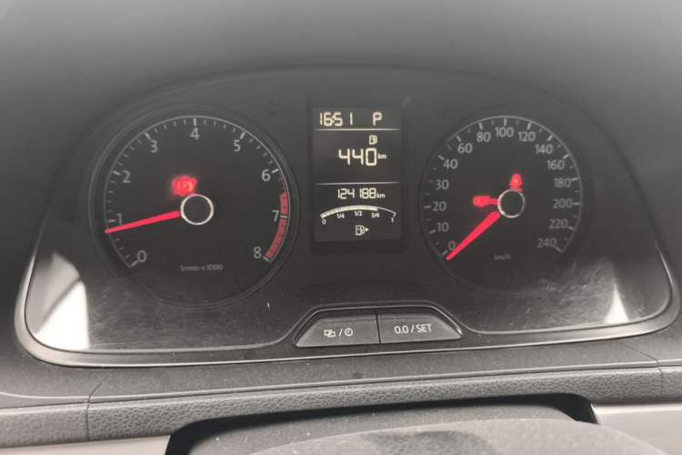 Used Volkswagen Gran Lavida 2013 1.6L Automatic Fashion Model Odometer Close Up