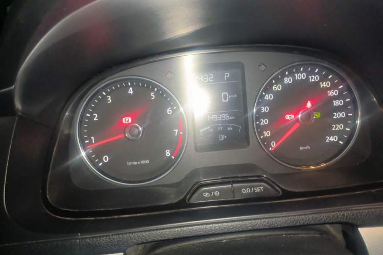 Used Volkswagen Gran Lavida 2013 1.4 TSI Automatic Comfort Model Odometer Close Up