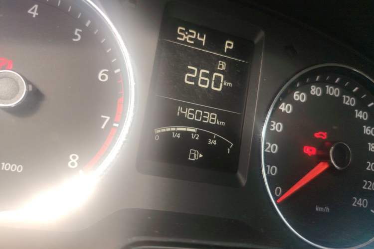Used Volkswagen Gran Lavida 2013 1.6L Automatic Comfort Model Odometer Close Up