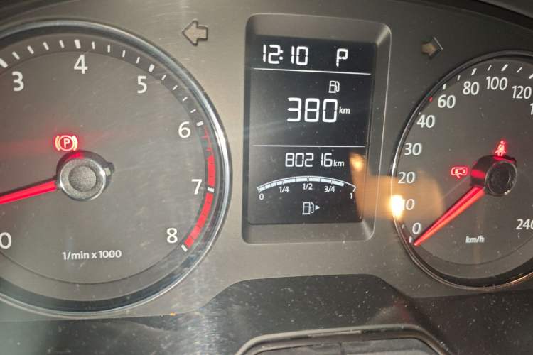 Used Volkswagen Gran Lavida 2013 1.6L Automatic Comfort Model Odometer Close Up