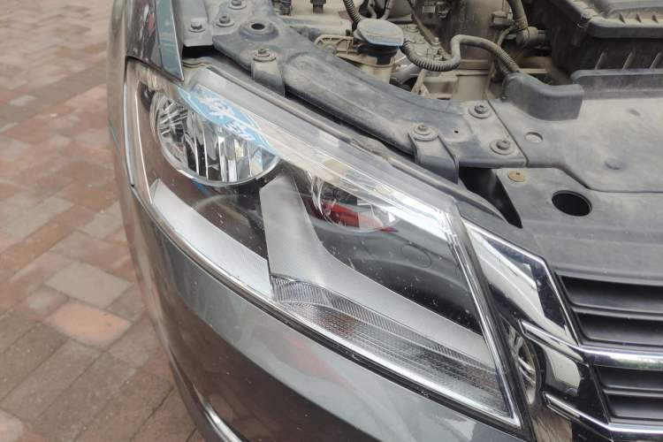 Used Volkswagen Gran Lavida 2013 1.6L Automatic Comfort Model Right Front Headlight