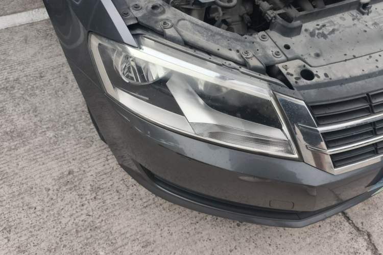 Used Volkswagen Gran Lavida 2013 1.6L Automatic Fashion Model Right Front Headlight